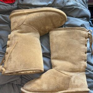 Woman’s Size 7 Bearpaw Boots